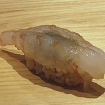 鮨 さかい - ボタンエビ・・軽くづけにして出されます。卵が挟まれているので旨みが増します。