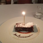 ヴィラ・デル・ソル - ヘーゼルナッツのミルフィーユ。金野シェフと私の両方の誕生日を祝って、蝋燭の火を消しました。