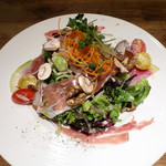 PACE - 生ハムとクルミのシーザース