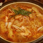 Akakara - 赤から鍋（辛さ１、海老とトッポギをトッピング）二人前