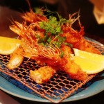 とんかつ マンジェ - 天使の海老フライ♪
      頭の先から尻尾まで食べれますよ！