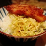 とんかつ マンジェ - メニューから消えた『わっぱめし』を彷彿させます。。
      想い出の味ですわ(*˘︶˘人)