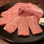 炭火焼肉一升びん - 松坂肉上セット (280g)