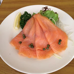 ランチョン - 肉厚で大きなサーモンです