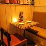 Yakitori Kunsei Nihonshu Kemuri-Ya - 2名様用のテーブル席