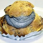 菓子工房　つぼあん - 黒ゴマのシュークリーム