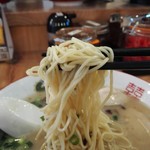 丸弐 - 麺アップ