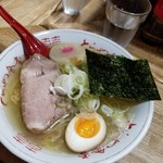 遠軽とらや食堂 - 中華そば塩 700円