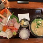 軍ちゃん - 海鮮丼(上)1500円とアップグレードの鱈汁400円