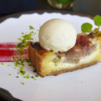 ザ タヴァン グリル＆ラウンジ - 