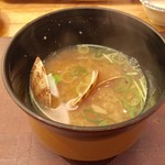 鮨ふじ田 - ランチ　12貫　8,640円（税込）：アサリのお味噌汁 シンプルだけど、安心する味