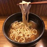 慶屋 - 割と細めのつるつるとしたうどん麺。