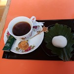 駒鳥売店 - コーヒーと柏餅
