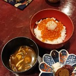 りょうりや 御旅屋 - 自家製いくら丼　赤だし