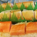 Seijou Ishi Irasuka Atamiten - 金目と鰤とサーモンの押し寿司