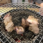 東京ホルモン - 焼き中