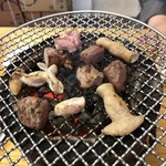 東京ホルモン - 焼き中