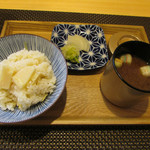 かっぽう 猪澤 - 食事～タケノコご飯・赤出汁・漬物