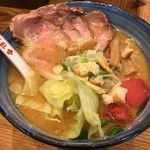 自家製麺 啜乱会 - 冬季限定味噌ラーメン +  トッピングチャーシュー
      ¥1,080-(税込)