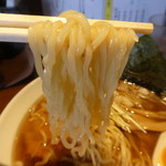 中華そば さかうち - 喉越しの良いちぢれ麺