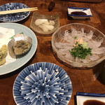 Daiyasu - タラの芽の天ぷら、カワハギの造り
                        どちらもとても美味しくて思わず日本酒を頼んでしまった❤️