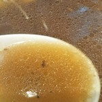 燃えよ麺助 - 繊細なスープ。