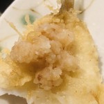 天ぷら新宿つな八 - 乗っけているのが梅おろし。酸味が白身に合います