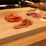 鮨駒 - 赤貝常温戻し中