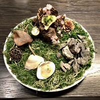 L'EAU - 水（蛤 あおさのり いくら 柚子）、葉（ハーブサラダ ジャガイモ アンチョビバター）、 石（ホロホロ鳥のリエット ポルトのジュレ カカオバター）