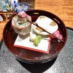 東山 吉寿 - 桃の節句八寸：菜種とつくしの白和え、飯蛸の瞬間炊きの出汁浸し、百合根と空豆