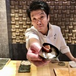 東山 吉寿 - 本鮪の漬け 本辛子の海苔巻き