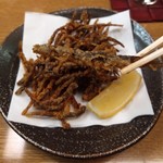 どぜうお清 - こんなカンジでカラッと揚がっております。