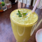 大衆食堂シックダール - ミントマンゴーラッシー