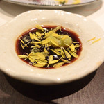 鮎知 - 活鮎の背越しはわさび醤油で頂きます