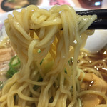 餃子の王将 - 中細丸麺の製麺ですが、なかなかの麺。