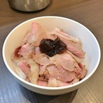 麺屋りゅう - 週替わり丼（肩ロース）（アップ）