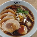 みんなのらぁ麺 阿飛流 - アヒルブラック(´- `*)チャーシュートッピング
