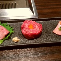 焼肉うしごろ 銀座並木通り店 - はつ？ユッケ、さし？