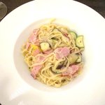AKISAKURA - ﾍﾞｰｺﾝと彩り野菜のﾍﾟﾍﾟﾛﾝﾁｰﾉ