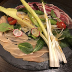 地鶏個室居酒屋 鳥さわ - 《鶏生ハムのカルパッチョ》790円（税抜）