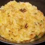 馳走 啐啄一十  - (23)春トリュフご飯(プレーン&卵入り)
      春トリュフの控えめながらも艶やかな薫りが立ち昇って来ます。
      生卵を入れ混ぜ合わせると艶やかさを帯び、円やかなコクが加わって、一層華やかになりますね。