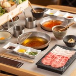 Shabu Shabu Retasu - 8種のお出汁と29種のたれや薬味で新感覚のしゃぶしゃぶ。それぞれの鍋を楽しめて会話も盛り上がること間違いなし！