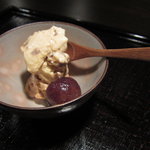 本濱 - エスプレッソとキャラメルを和えたバニラアイスクリーム  巨峰を添えて１