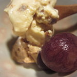 本濱 - エスプレッソとキャラメルを和えたバニラアイスクリーム  巨峰を添えて２