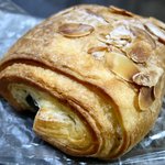 美味しいパンの店 Yamaguchi - アーモンドチョコペストリー