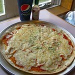 ピザ＆カフェテリア - 料理写真:マルゲリータピザ