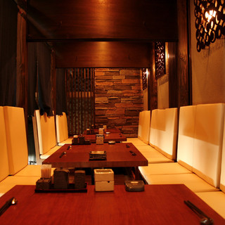 広々とした店内で、様々な利用シーンにぴったりなお席をご用意！