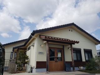 椿ベーカリー - 椿ベーカリー 住宅街にひっそりと佇むパン屋さん