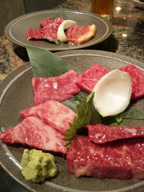 大理石のテーブルが豪華な気分にさせてくれる焼肉屋さん』by 