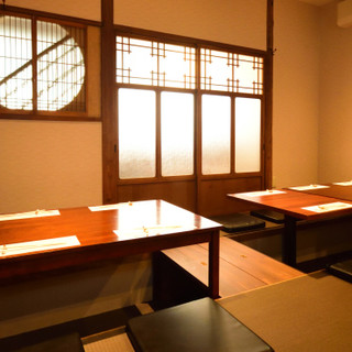 掘りごたつ
                                          2～10名様向け半個室。
                                          接待やご会食にオススメ。